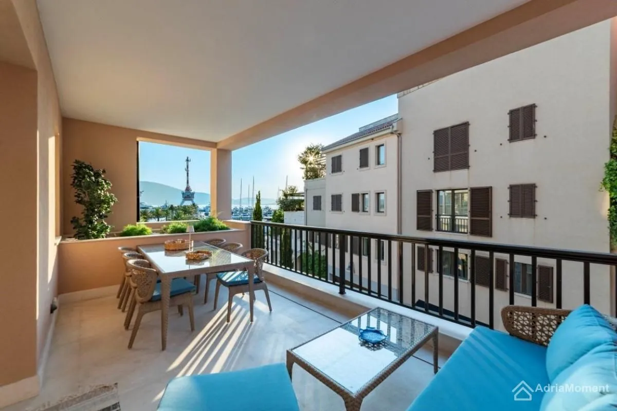 Sale, three bedroom apartment, 201m², Centar, Tivat