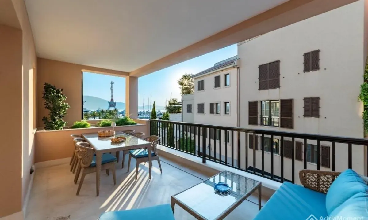 Prodaja, trosoban stan, 201m², Centar, Tivat