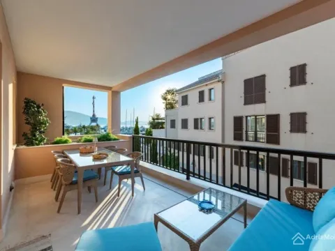 Sale, three bedroom apartment, 201m², Centar, Tivat