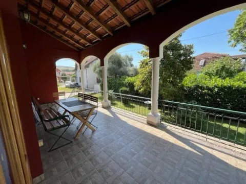 Izdavanje, kuća, 200m², Dalmatinska ulica, Podgorica