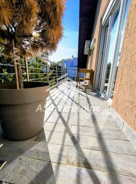 Izdavanje, četvorosoban stan, 120m², Senjak, Beograd