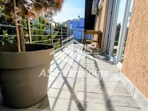 Izdavanje, četvorosoban stan, 120m², Senjak, Beograd - image 16