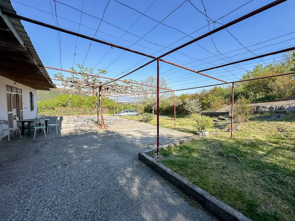 Prodaja, kuća, 168m², Beri, Podgorica
