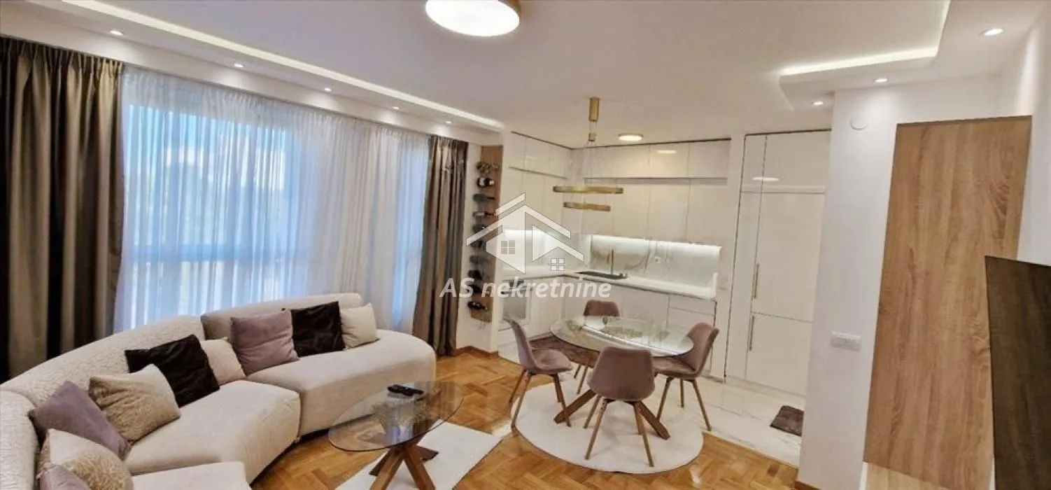 Izdavanje, dvosoban stan, 45m², Novi Beograd Blok 63, Novi Beograd Sve Podlokacije