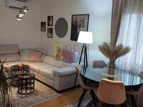 Prodaja, jednosoban stan, 50m², Stari Aerodrom, Podgorica - image 5