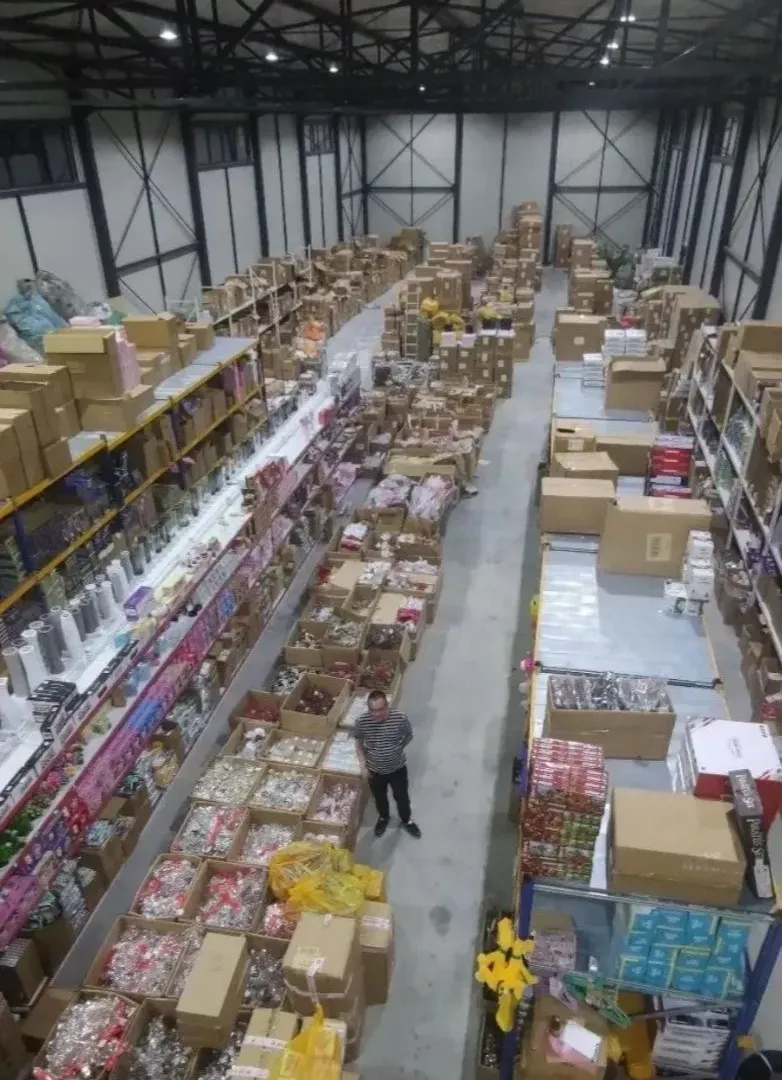 Izdavanje, poslovni prostor, 1000m², Ledine, Beograd