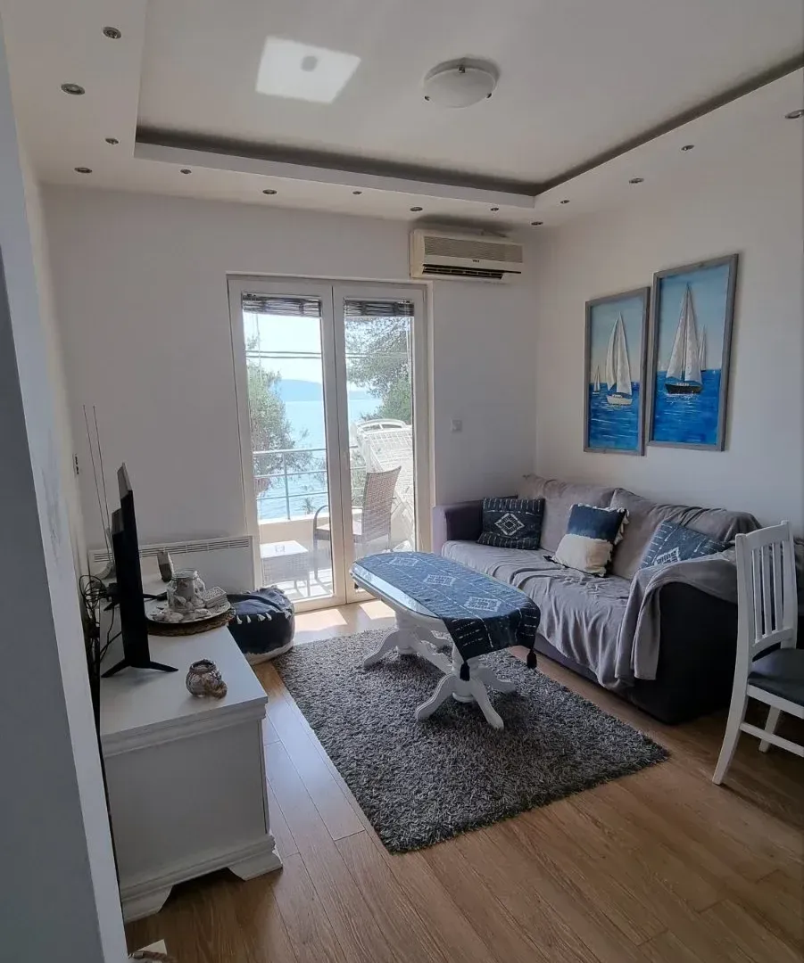 Izdavanje, stan, 37m², Tivat, Crna Gora