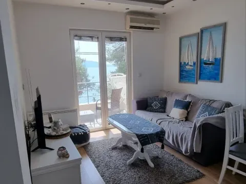 Izdavanje, stan, 37m², Tivat, Crna Gora - image 1