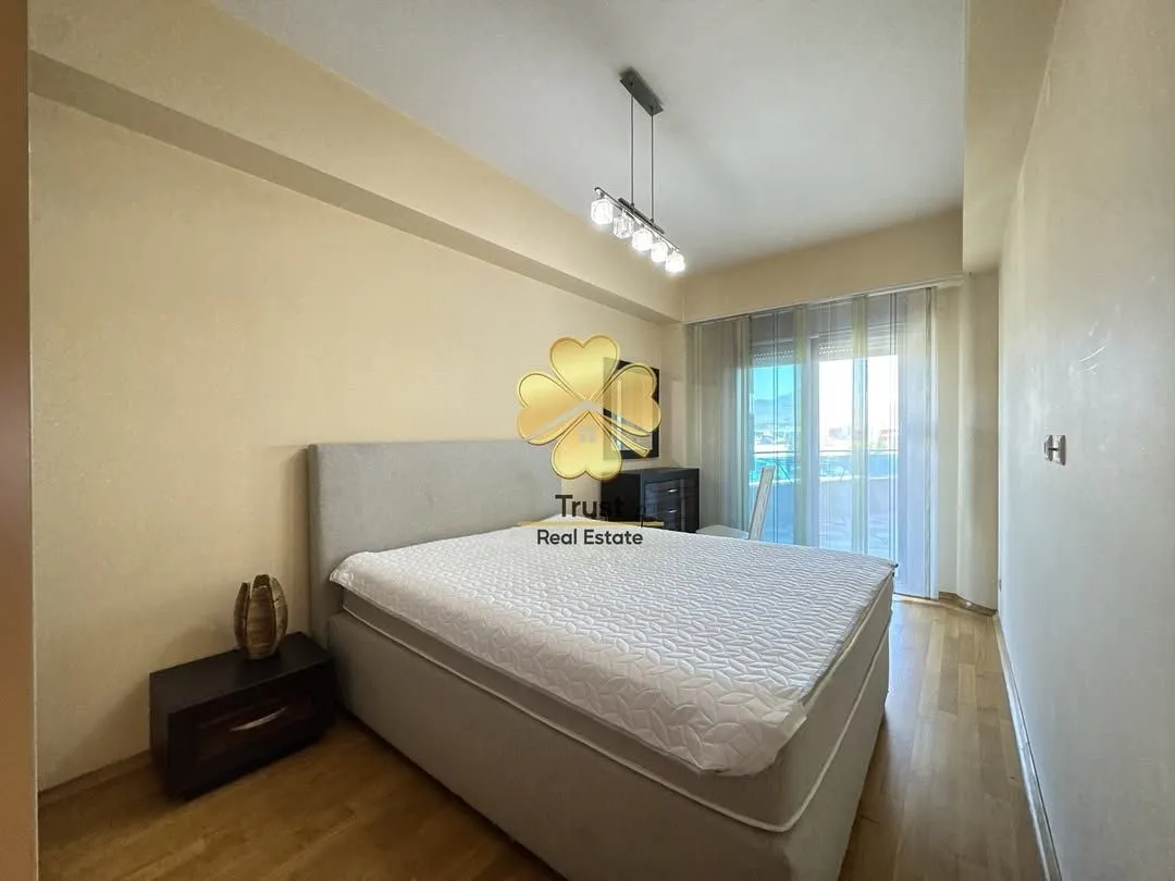 Prodaja, trosoban stan, 100m², Centar, Podgorica