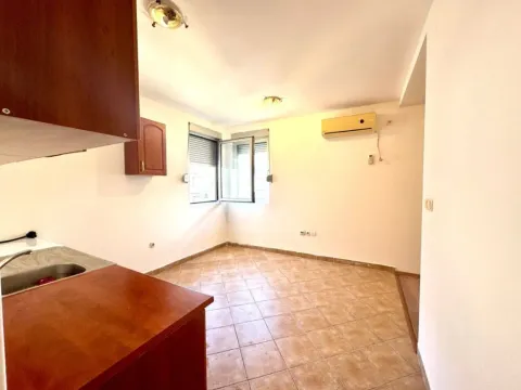 Prodaja, garsonjera, 34m², Centar, Tivat - image 6