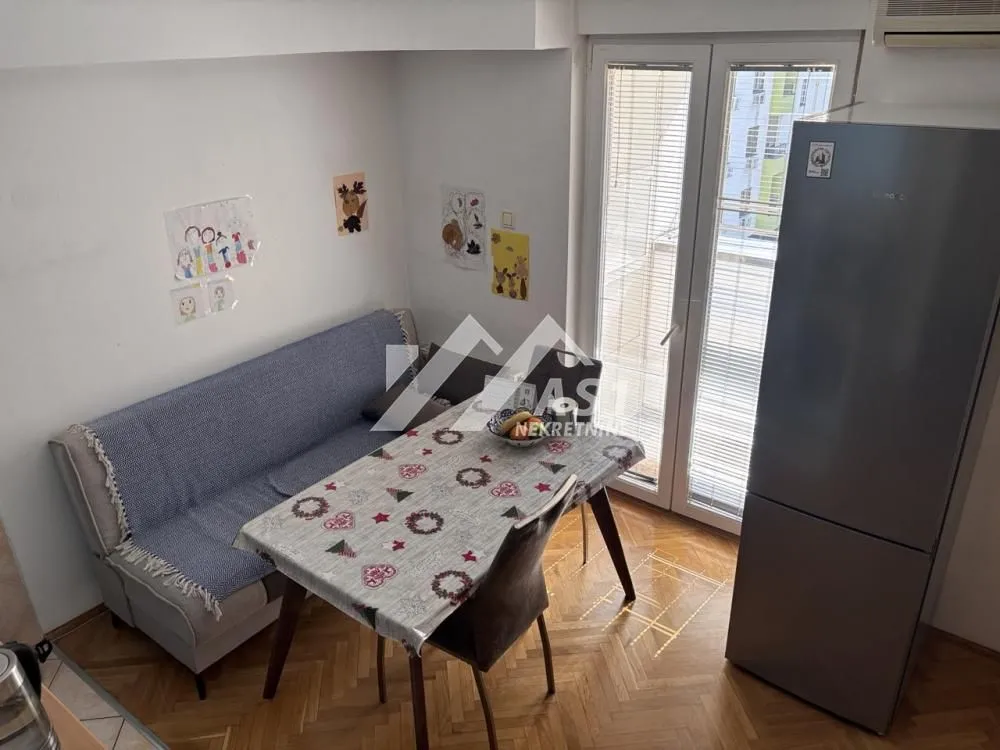 Prodaja, četvorosoban stan, 48m², Adamovićevo Naselje, Novi Sad Sve Podlokacije