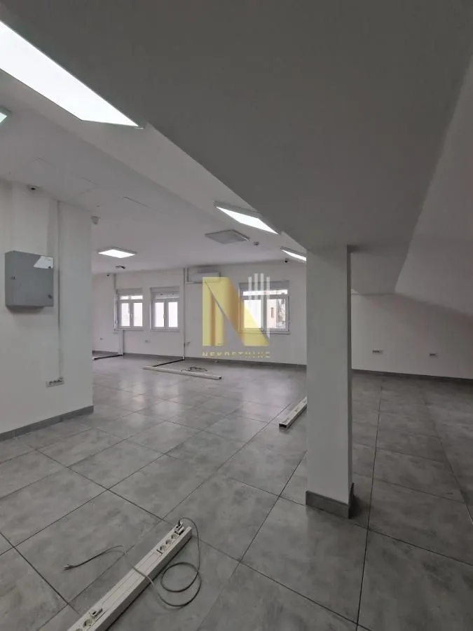 Rent, office space, 550m², Adamovićevo Naselje, Novi Sad Sve Podlokacije