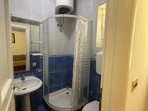 Izdavanje, jednosoban stan, 27m², Đenovići, Herceg Novi - image 4
