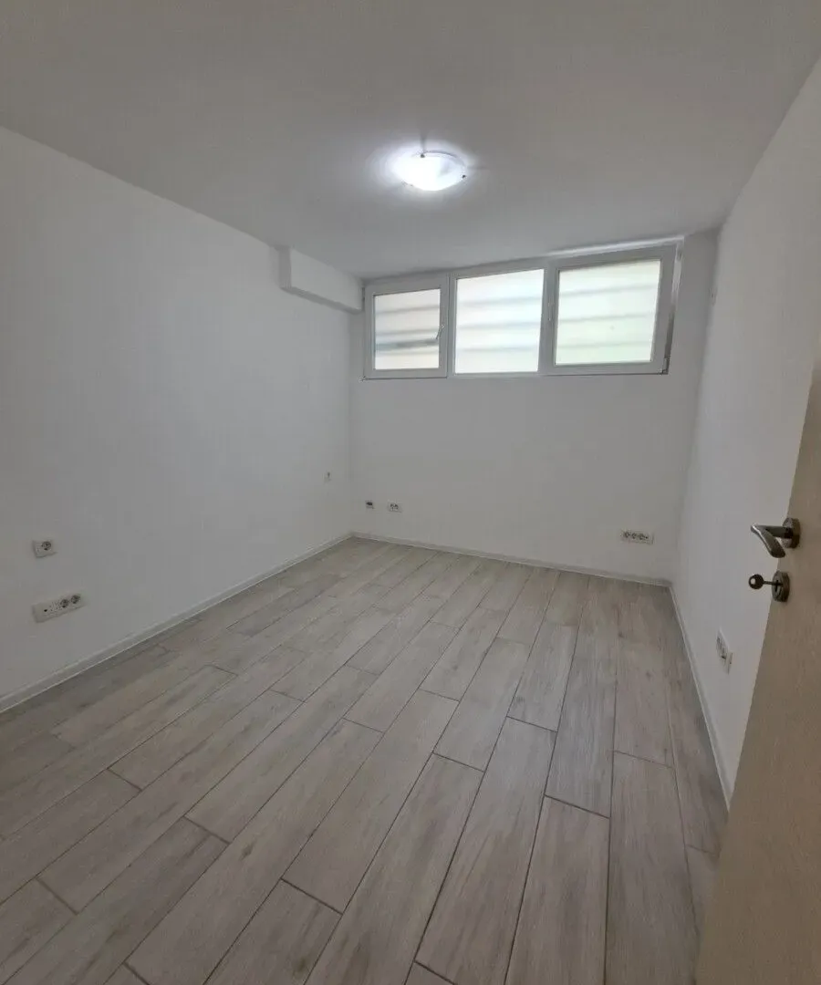 Rent, office space, 40m², Blok 5, Podgorica