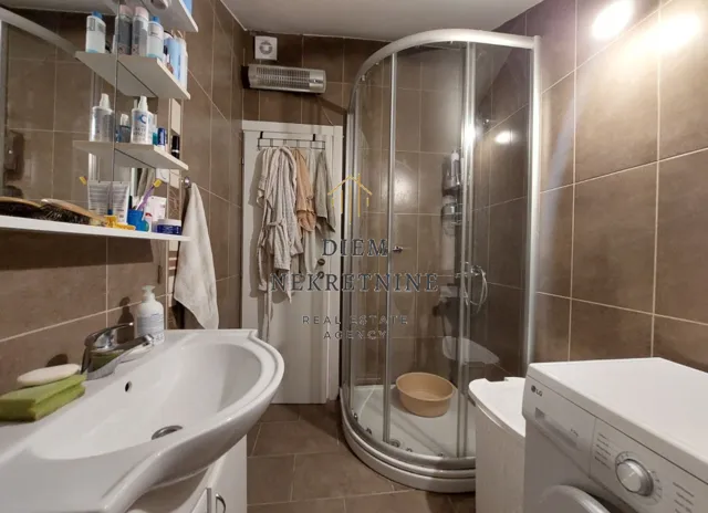 Prodaja, dvosoban stan, 62m², Dobrota, Kotor