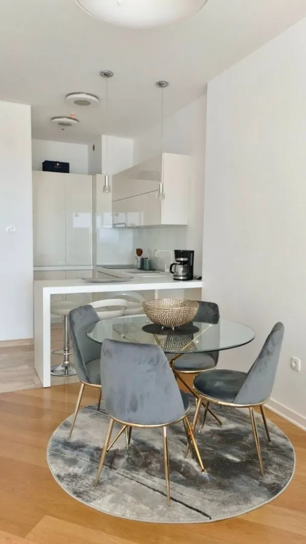 Rent, one bedroom apartment, 67m², Tre Canne, Budva