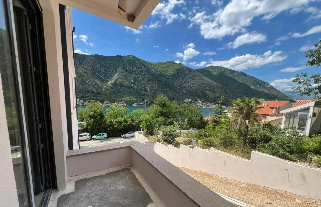 Prodaja, jednosoban stan, 48m², Dobrota, Kotor