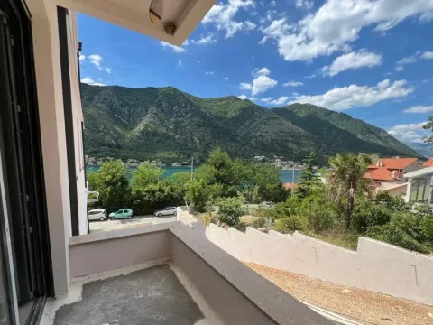 Prodaja, jednosoban stan, 48m², Dobrota, Kotor - image 1
