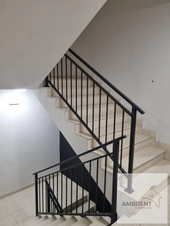Izdavanje, trosoban stan, 55m², Šumice, Beograd