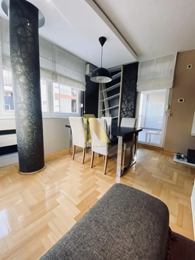 Izdavanje, četvorosoban stan, 98m², Centar, Novi Sad