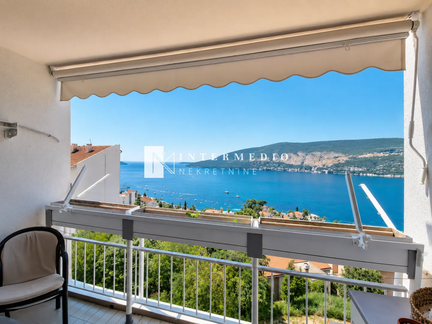 Izdavanje, dvosoban stan, 74m², Topla, Herceg Novi