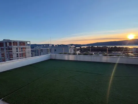 Prodaja, dvosoban stan, 104m², Tivat, Crna Gora - image 1