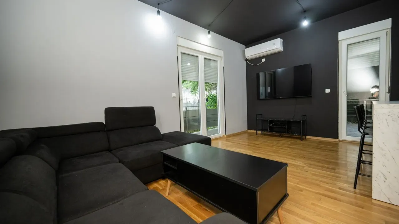 Izdavanje, jednosoban stan, 63m², Momišići, Podgorica