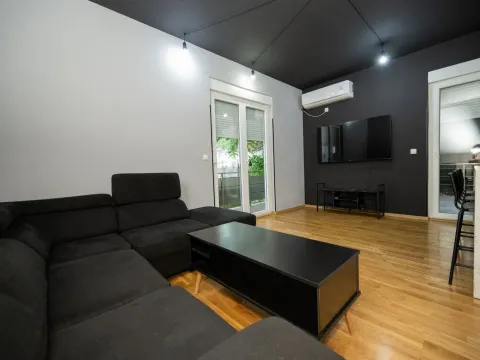 Izdavanje, jednosoban stan, 63m², Momišići, Podgorica