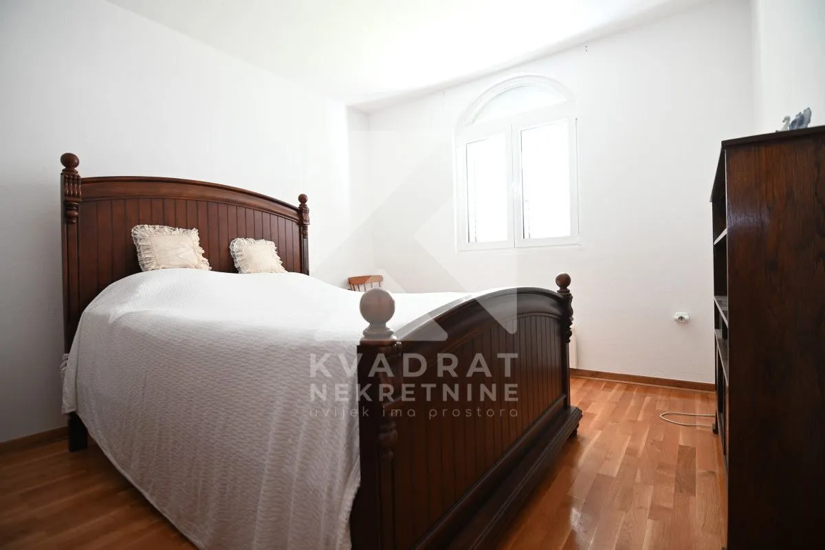 Rent, house, 400m², Zlatica, Podgorica