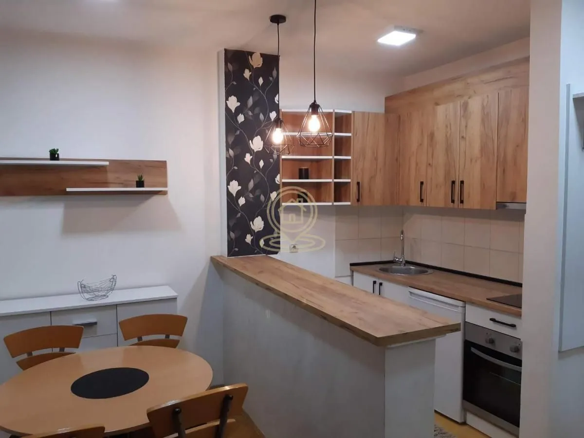Izdavanje, jednosoban stan, 39m², Bulevar Oslobodjenja, Novi Sad Sve Podlokacije