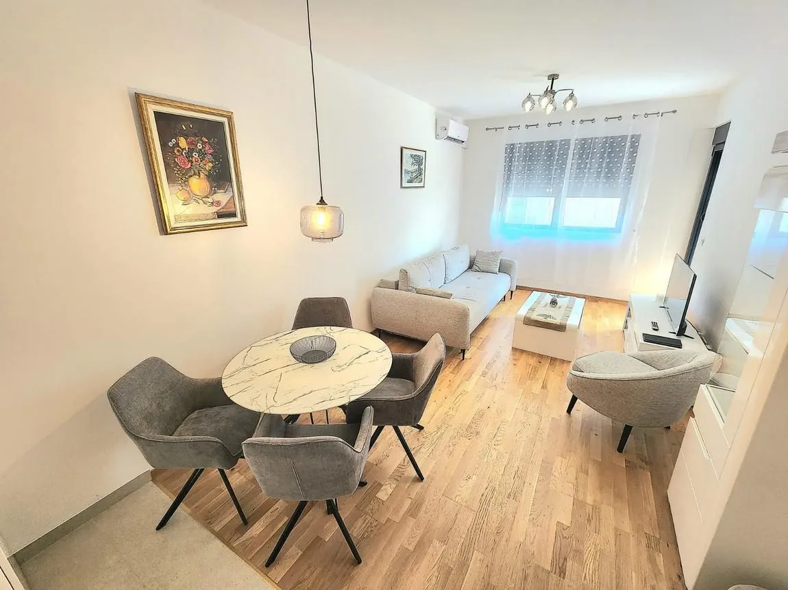 Rent, one bedroom apartment, 43m², Podkošljun, Budva