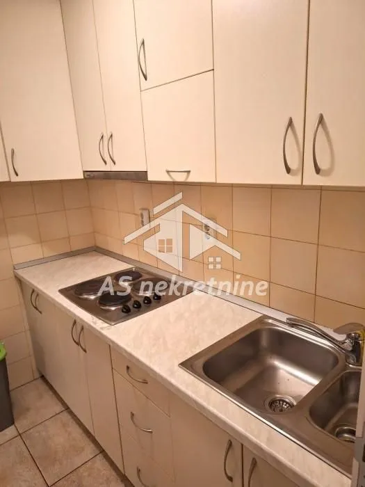 Izdavanje, četvorosoban stan, 105m², Vračar Sve Podlokacije, Beograd