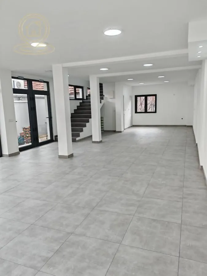 Izdavanje, poslovni prostor, 190m², Erdoglija, Kragujevac