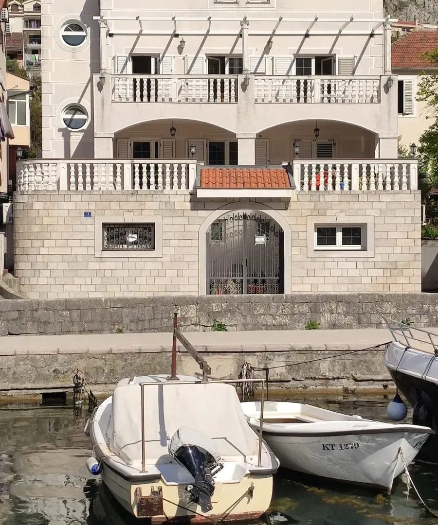 Rent, three bedroom apartment, 130m², Dobrota, Kotor