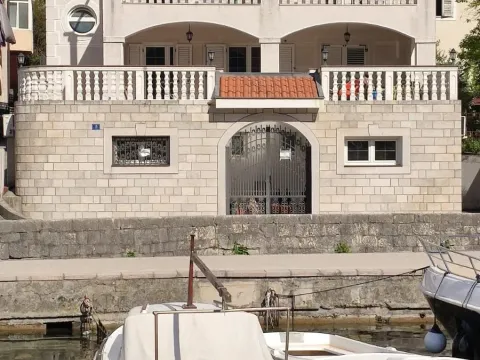 Rent, three bedroom apartment, 130m², Dobrota, Kotor - image 11