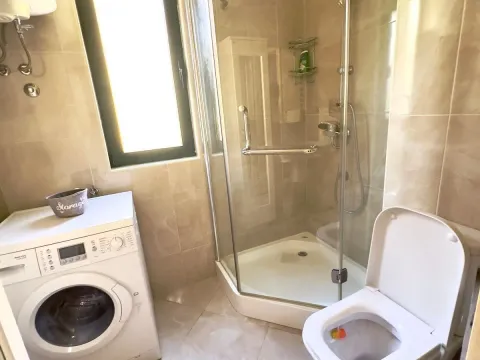 Izdavanje, kuća, 176m², Lastva Grbaljska, Kotor - image 21
