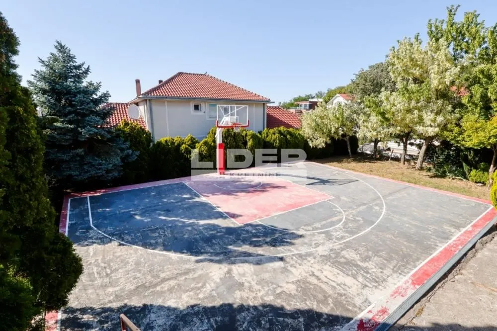 Sale, house, 544m², Višnjička Banja, Palilula Sve Podlokacije