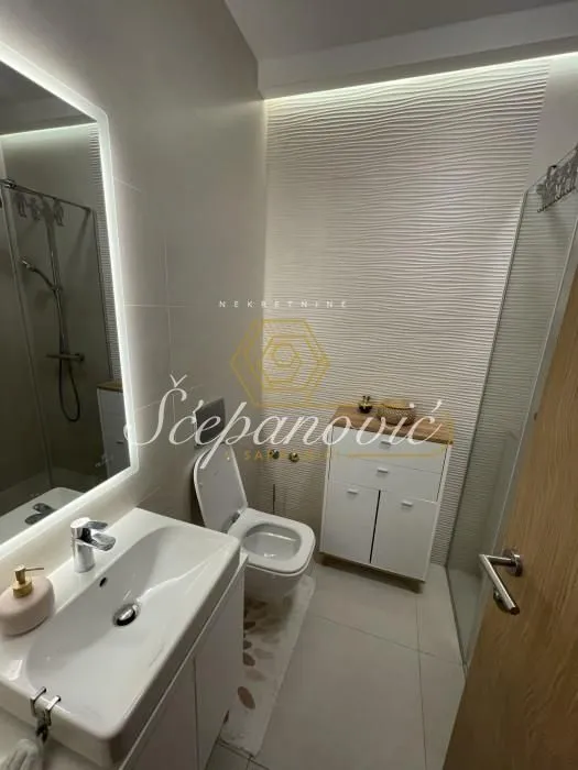 Prodaja, četvorosoban stan, 111m², Bulevar Evrope, Novi Sad Sve Podlokacije