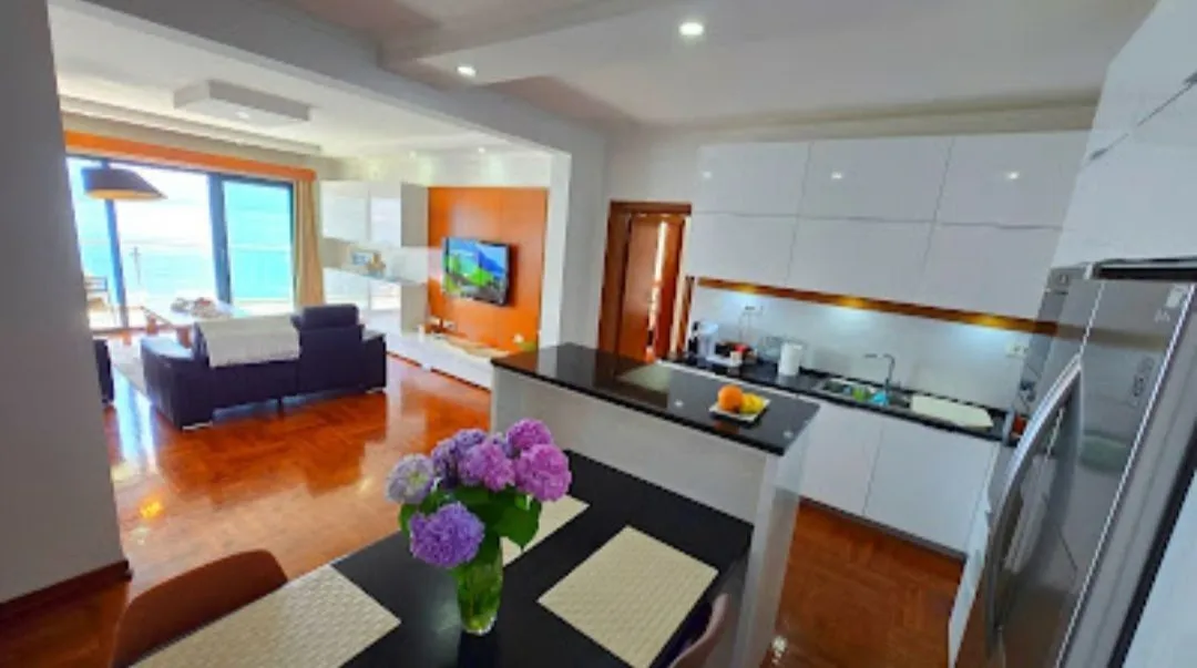 Izdavanje, dvosoban stan, 60m², Njivice, Herceg Novi