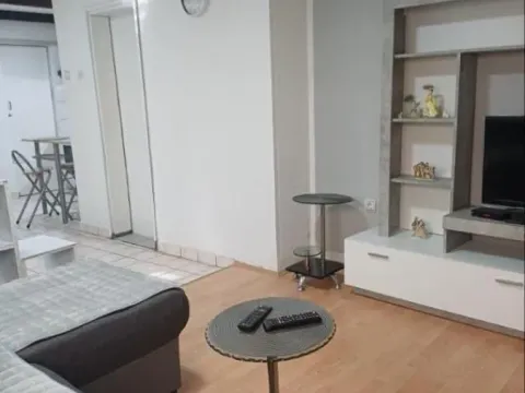 Izdavanje, dvosoban stan, 50m², Liman 4, Novi Sad Sve Podlokacije - image 2