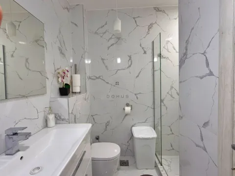 Izdavanje, dvosoban stan, 70m², Bečići, Budva - image 9