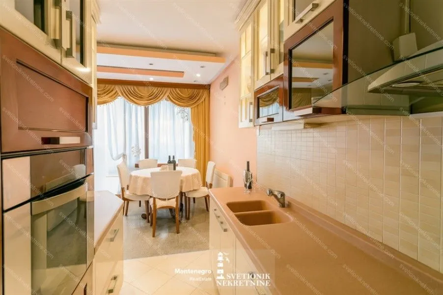 Prodaja, dvosoban stan, 77m², Igalo, Herceg Novi