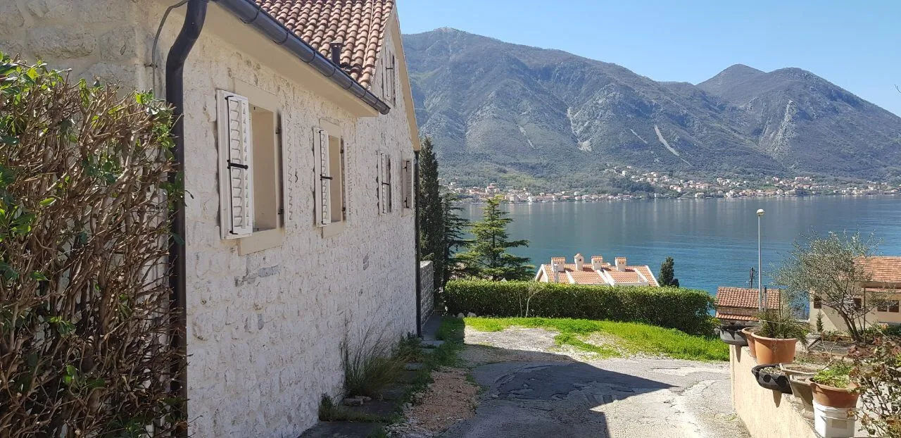 Prodaja, stan, 87m², Dobrota, Kotor