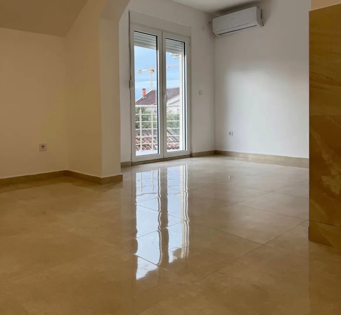 Rent, house, 500m², Stari Aerodrom, Podgorica