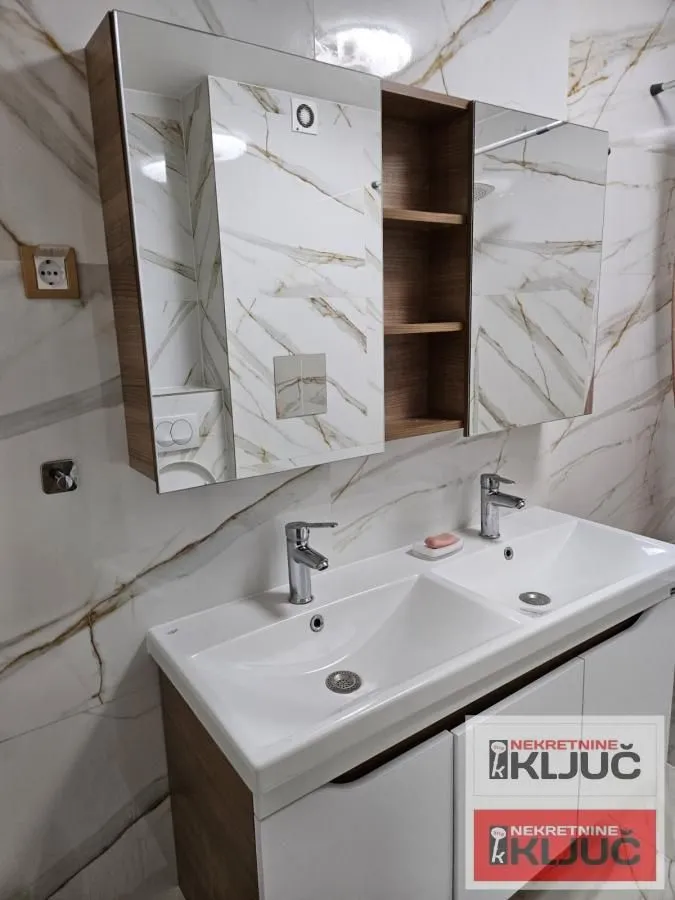 Prodaja, trosoban stan, 96m², Sajmište, Novi Sad