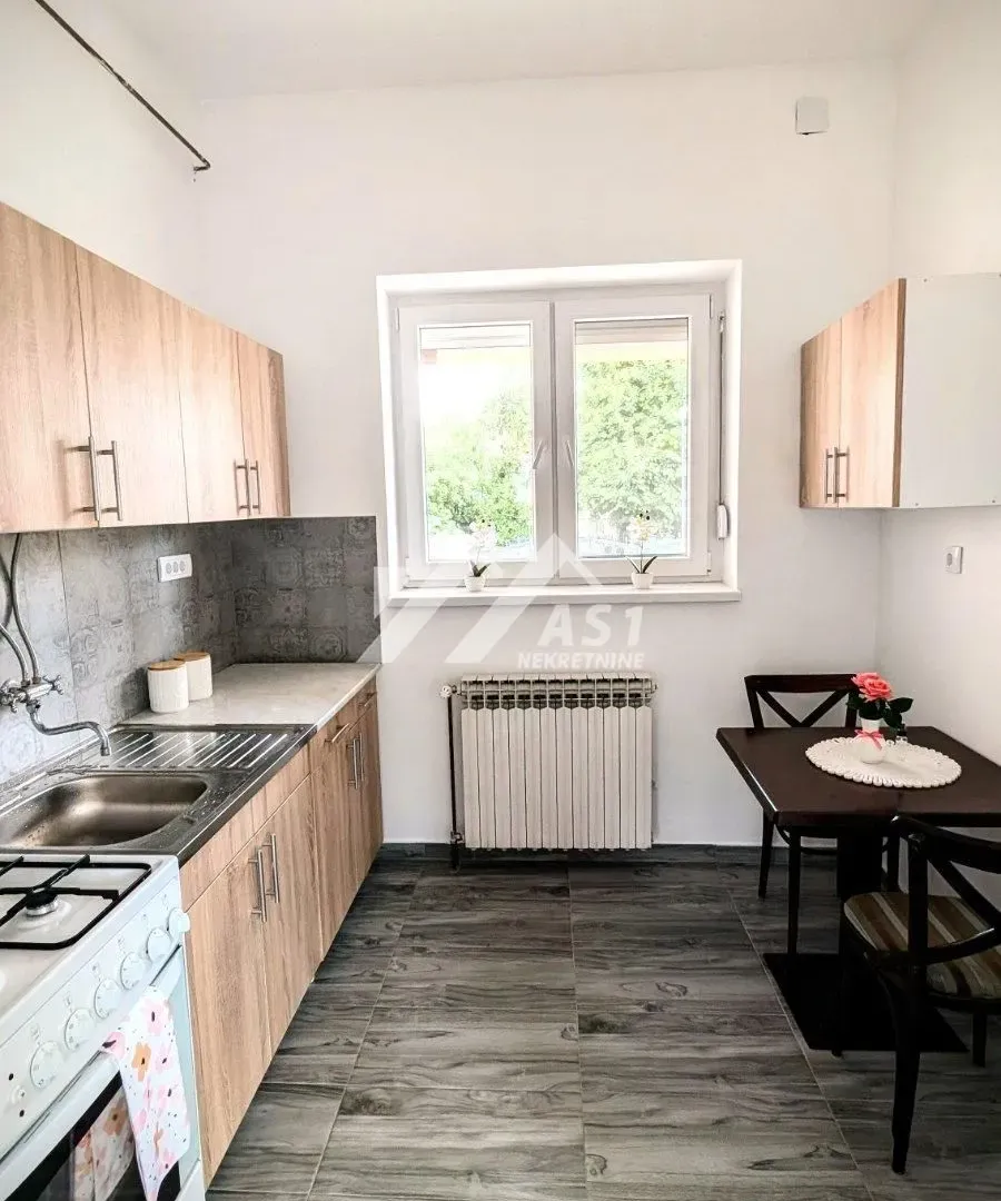Izdavanje, kuća, 215m², Salajka, Novi Sad Sve Podlokacije