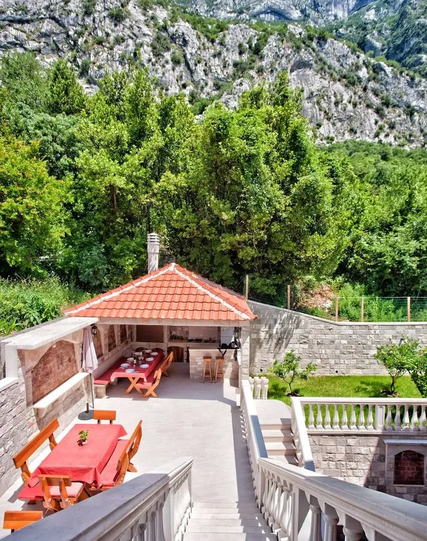 Rent, one bedroom apartment, 36m², Dobrota, Kotor