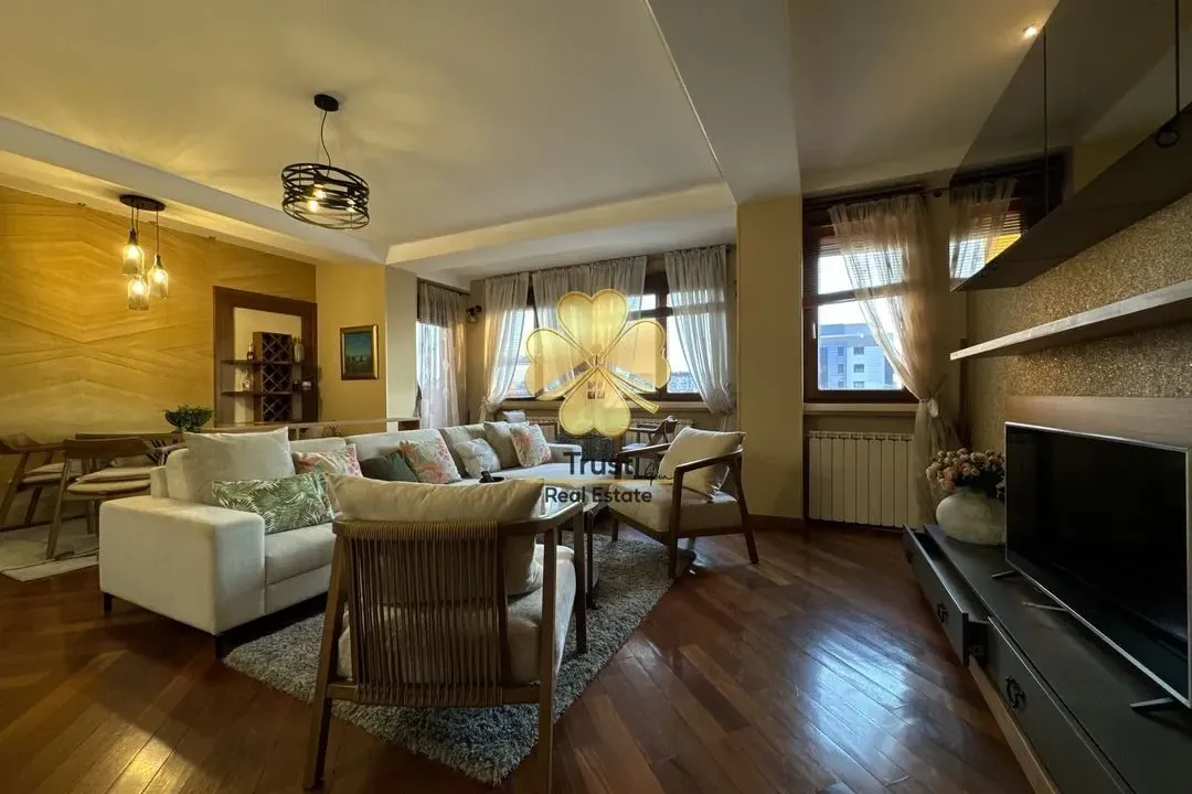 Izdavanje, dvosoban stan, 90m², Stari Aerodrom, Podgorica