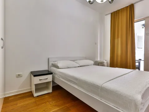 Izdavanje, dvosoban stan, 77m², Centar, Budva - image 8