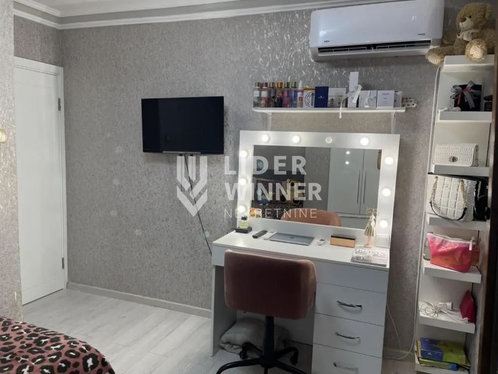 Rent, four bedroom apartment, 85m², Senjak, Beograd